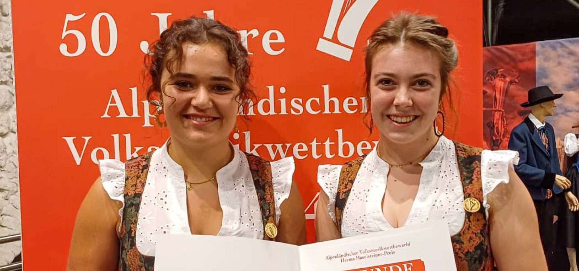 Heiraffe Harfenduo mit &quot;ausgezeichnet&quot; im Alpenländischen Volksmusikwettbewerb, Innsbruck